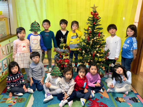 🎄Decorating the school’s Christmas tree🎄